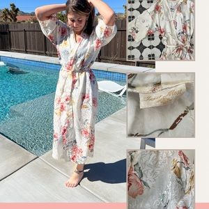 [SOLD] Vintage floral robe w/ pockets 🌸 Beautiful pattern with a sash